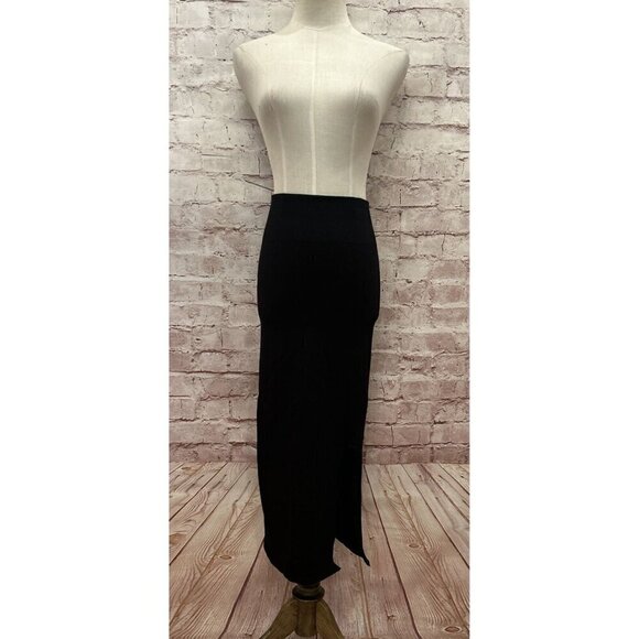 FABLETICS Womens High-Waisted Ribbed Seamless Skirt Black Knit Size Small NEW - Picture 1 of 4